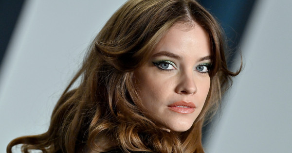 Borítókép: Mindenki rá figyelt! Palvin Barbi 5 év után újra felszántotta a kifutót - fotók