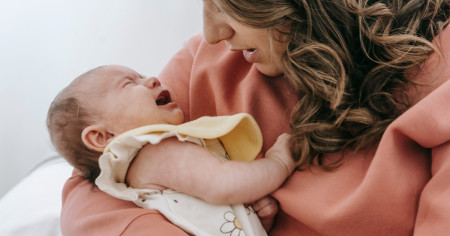 Borítókép: Kiderült: az újszülöttel való otthonmaradás sokkal kimerítőbb, mint egy átlagos nyolcórás munkanap! 