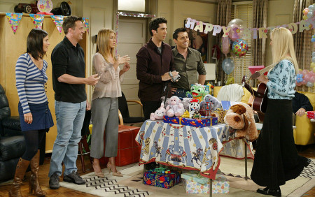 Borítókép: 12 világsztár, aki vendégszerepelt a Jóbarátokban: te még emlékszel rájuk?