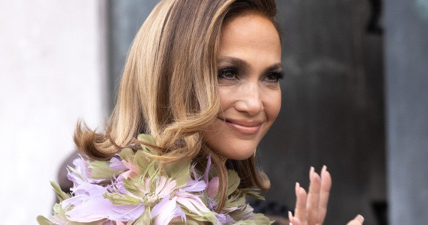 Borítókép: J.Lo máris rajong érte! Ez a filléres kiegészítő most minden stílusos nő kedvence lett egy pillantás alatt