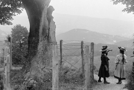 Borítókép: 6 hátborzongató budapesti legenda nyomában jártunk: szellemjárta lakótelep, bennszülöttek és csontvázak