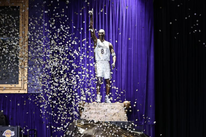 Kobe Bryant szobra