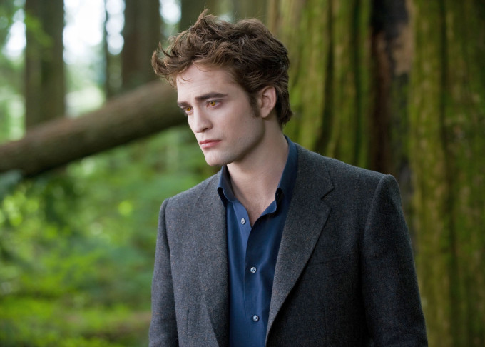 Robert Pattinson az Alkonyat – Újhold című filmben: amikor ezt forgatta, még eléggé negatív volt a véleménye az általa alakított Edward Cullenről.