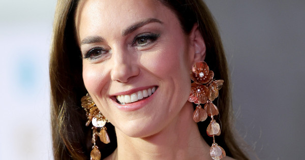 Borítókép: Felülmúlhatatlan! Katalin hercegné élete legszebb ruhájában lépett a BAFTA-gála vörös szőnyegre