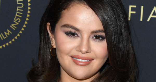 Borítókép: Selena Gomez manikűrje már a tavaszt idézi: imádni fogod ezt az árnyalatot te is!