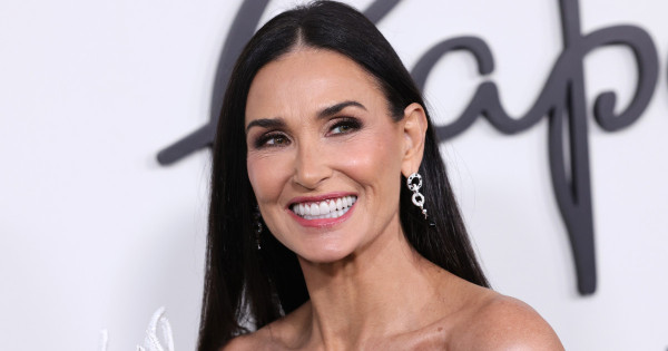 Borítókép: Demi Moore már most viseli a 2024-es tavasz egyik legnagyobb cipőtrendjét, ami minden összeállítást felejthetetlenné tesz
