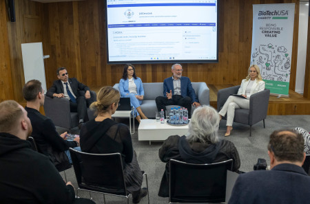 Borítókép: A Semmelweis Egyetem és a BioTechUSA-cégcsoport együtt az evészavarok ellen: elindult az első, Magyarországon egyedülálló, ingyenes önsegítő program családok részére