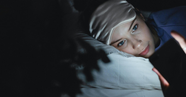 Borítókép: 5 nyomós ok, hogy miért ne telefonozz elalvás előtt