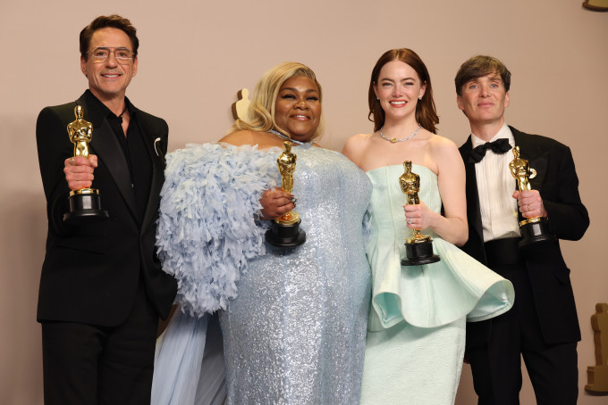 Idén Emma Stone lett a legjobb női főszereplő kategória nyertese, Cillian Murphy a legjobb férfi főszereplő, Robert Downey Jr. a legjobb férfi mellékszereplő Da’Vine Joy Randolph pedig a legjobb női mellékszereplő.