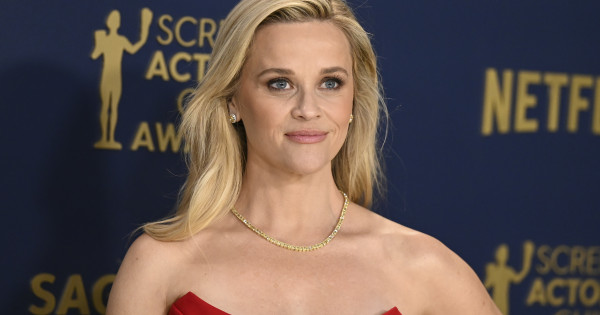 Borítókép: Több ezer vásárló állítja, éveket fiatalított a bőrükön ez az alapozó, amiért még Reese Witherspoon is rajong