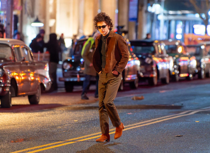 Timothée Chalamet az amerikai énekes-dalszerzőt, Bob Dylant kelti életre a „A Complete Unknown” című filmben.
