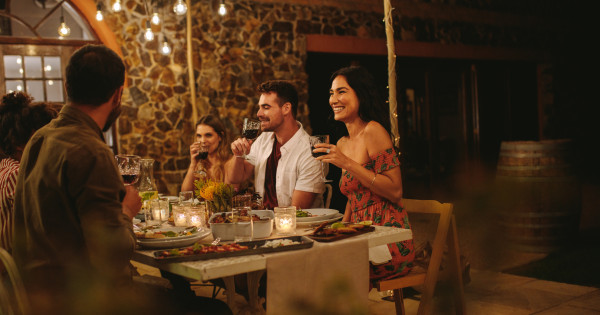 Borítókép: 8 egyszerű, de nagyszerű asztali dekorötlet, ha mindjárt itt a vendégsereg: úgy fog tűnni, mintha egész nap készültél volna!