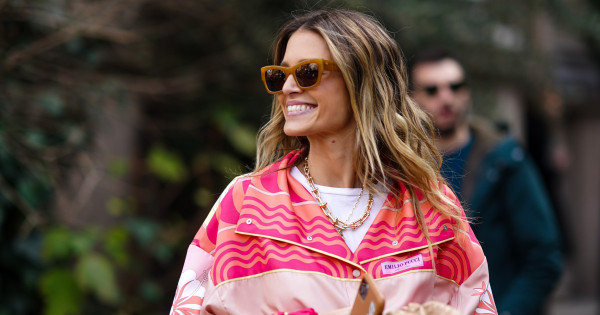 Borítókép: Fehér póló helyett: 2024 tavaszán erre a darabra esküsznek a stílusos nők