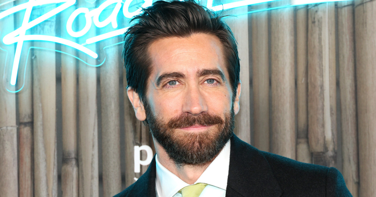 Érdekes újragondolás! Jake Gyllenhaal szerint akár így is lehet hordani egy öltönyt - És nem is rossz!