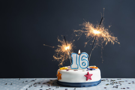 Borítókép: „Büntetésből lemondtam a lányom 16. szülinapi buliját, és nem bántam meg”