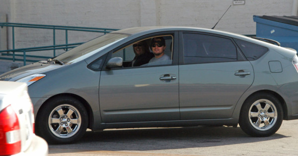 Borítókép: 10 híresség, akik teljesen hétköznapi autókat használnak