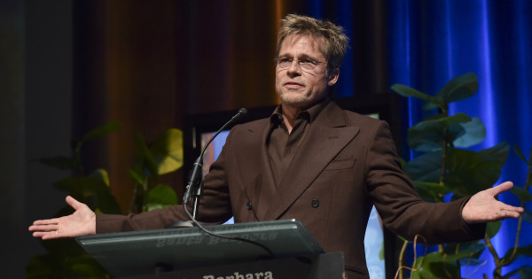 Borítókép: Brad Pitt új  barátnője kísértetiesen hasonlít Angelina Jolie-ra - FOTÓ