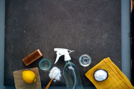 Borítókép: Környezetbarát és filléres tisztítószer 3 összetevőből: 3 vegyszermentes recept a takarításhoz