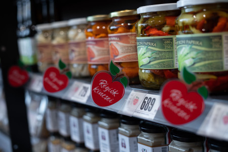 Borítókép: Régiók Kincsei - hazai finomságok a SPAR polcain 