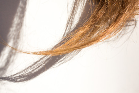 Borítókép: Így védekezz a töredezett hajvégek ellen: 11 jól bevált termék és hasznos tippek az egészséges hajért