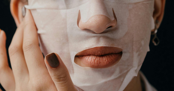 Borítókép: Hogyan használjuk helyesen a fátyolmaszkot? Íme a legjobb tippek zsíros, pattanásos és dehidratált bőrre