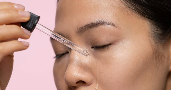 Borítókép: „A sötét foltjaim elhalványultak” - Ez a francia szérum sokak szerint igazi csodaszer a pigmentfoltok ellen