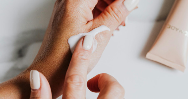 Borítókép: 3 zseniális ránctalanító arckrém, amit az 50 év feletti nők imádni fognak