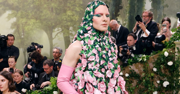 Borítókép: Nem fogod elhinni, hogy ezeket tényleg magukra húzták íme: a 2024-es MET-gála legsokkolóbb szettjei