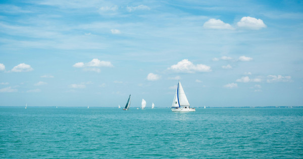 Borítókép: Bebizonyítjuk, hogy a Balaton tavasszal is menő! Erre indulj, ha a magyar tengernél jársz! 