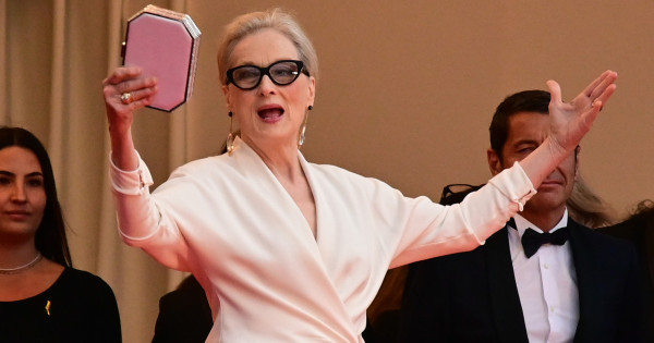 Borítókép: Meryl Streep 35 év után először lépett a cannes-i filmfesztivál vörös szőnyegére, ez a színész mégis ellopta előle a figyelmet - fotók