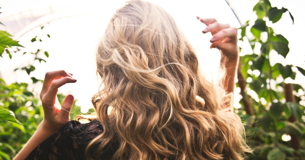 Borítókép: Helyes hajápolási rutin: Avagy 5+1 működő praktika a sérült haj ellen