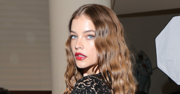 Borítókép: Palvin Barbi szexi ruhájában felperzselte a vörös szőnyeget Cannes-ban: ebben az átlátszó csipkeruhában érkezett a filmfesztiválra - FOTÓK