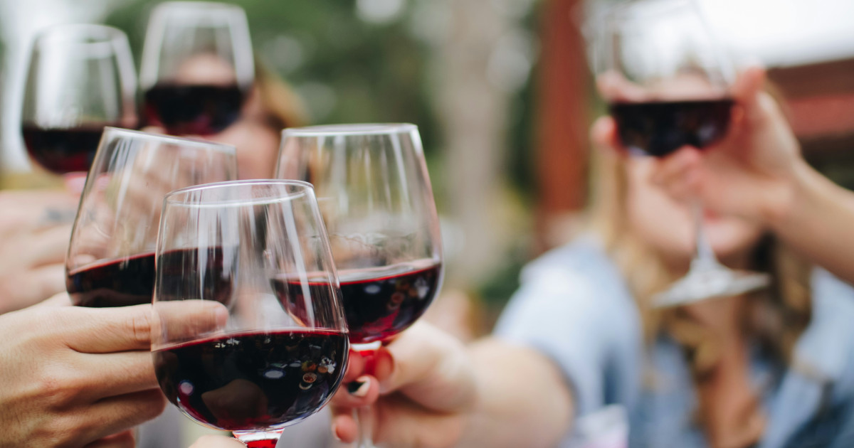 Az alkoholizmus 3 stádiuma: hogyan kezdődik, és mikor muszáj orvoshoz fordulni?
