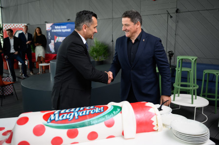 Borítókép: Olimpiai sikereinkért kéz a kézben: a Magyar Olimpiai Bizottság és a Pöttyös közös kampányában mindenki ráérez a szurkolás ízére!