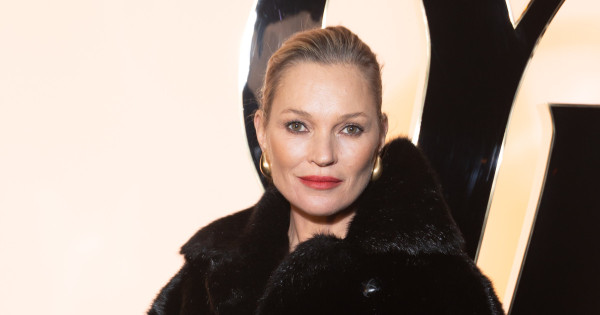 Borítókép: Kate Moss ezt a sminkterméket ajánlja minden 40 év feletti nőnek: olyan egyenletős bőrt varázsol, mintha photoshopolták volna!