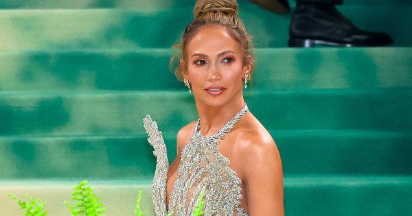 Borítókép: Zseniális fotók! Jennifer Lopez kutyahasonmásától elolvadt az internet