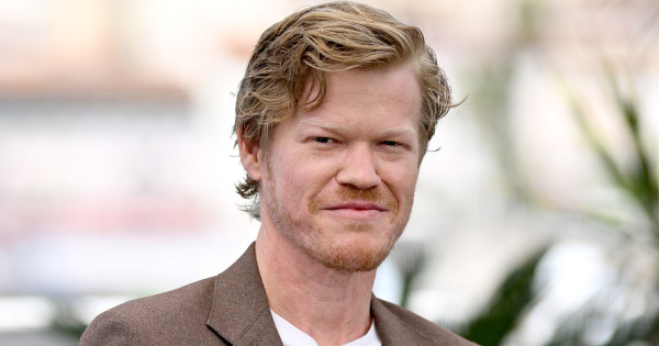 Borítókép: Karrierje kezdetén Matt Damon hasonmásaként hivatkoztak rá, ma pedig korunk egyik legígéretesebb tehetségének tartják: Jesse Plemons élete és átalakulása