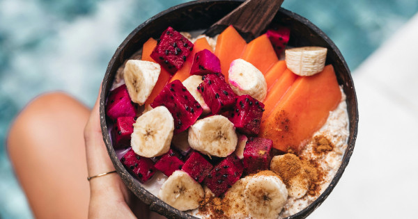 Borítókép: Nassolnál este, de kímélnéd a gyomrod? 5 egészséges harapnivaló, amit bátran fogyaszthatsz, ha rádtör az éhség