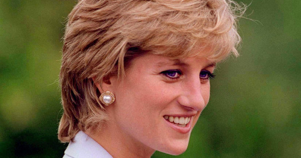 Borítókép: Ezért a 20 ezres cipőért bolondult régen Diana hercegné, és most a stílusos nők többsége - a hétvégén 30% kedvezménnyel csaphatsz le rá!