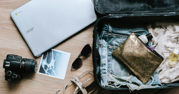 Borítókép: Ezzel a pakolási tippel több tízezreket spórolhatsz: Mutatjuk, hogyan férsz be egy kézipoggyászba