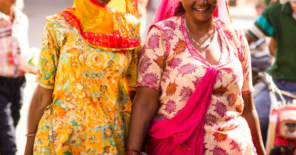 Borítókép: Ebben rejlik Ázsia divatjának varázslatossága: ezeket a titkokat őrzik kedvenc desztinációink tradicionális öltözetei