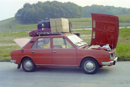 Borítókép: Totális retró: Ezekkel a verdákkal jártunk nyaralni - rég volt, szép volt!