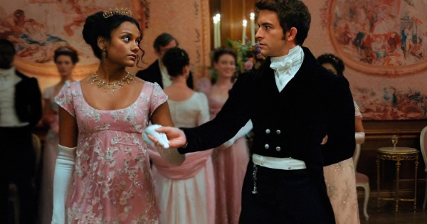 Borítókép: Észre sem veszed milyen pszichológiai trükköt alkalmaznak a Bridgerton készítői: ezzel a zenei csellel láncolnak magukhoz!