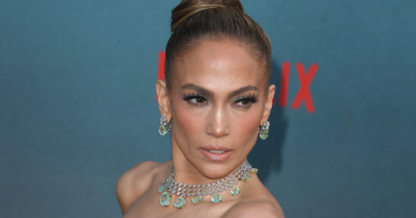 Borítókép: Ez az 55 éves J.Lo ránctalan arcbőrének titka! A sztár szerint minden 40 év feletti nőnek ezt kellene használni