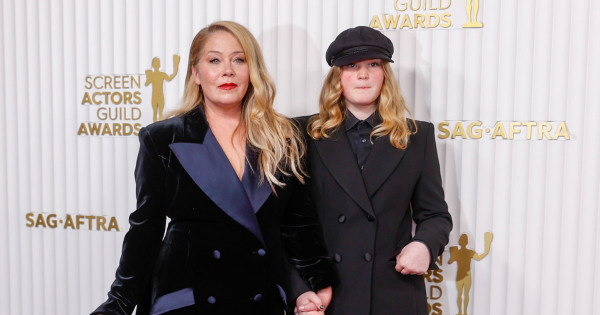 Borítókép: Szomorú hír! A gyógyíthatatlan beteg Christina Applegate lányát súlyos betegséggel diagnosztizálták