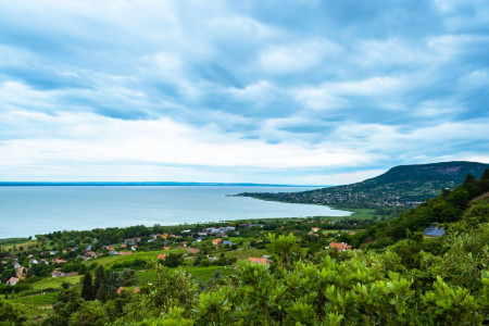 Borítókép: A legszebb túraútvonalak a Balaton körül: innen ámulatba ejtő a panoráma