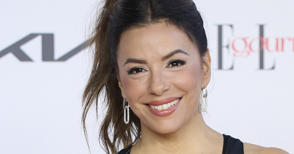 Borítókép: A 49 éves Eva Longoria szexi tangás bikinijével forrósította fel az internetet - FOTÓ