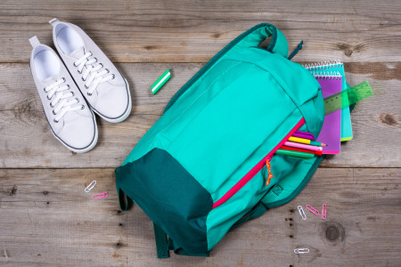 Borítókép: Te tudod, hogy miért van extra lyuk a tornacipőn és miért kétoldalú a radír? 15 nagyon hasznos dolog, amiről eddig nem tudtad, igazából mire való