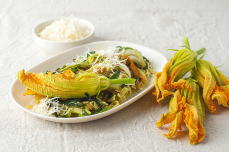 Borítókép: Nem csak a termése, a virága is ehető! 7 mennyei recept a tök és a cukkini virágából