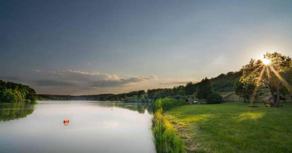 Borítókép: 8 eldugott magyar tó, ahol nincs tömeg: álomszép környezetben strandolhatsz